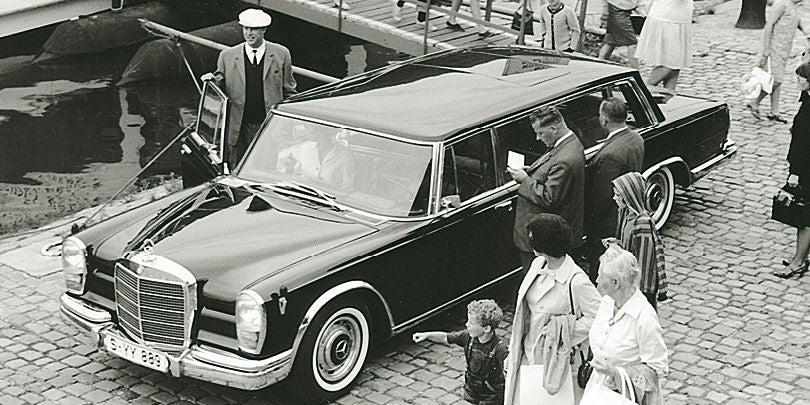 Het grootste stalen schuifdak in de Mercedes 600